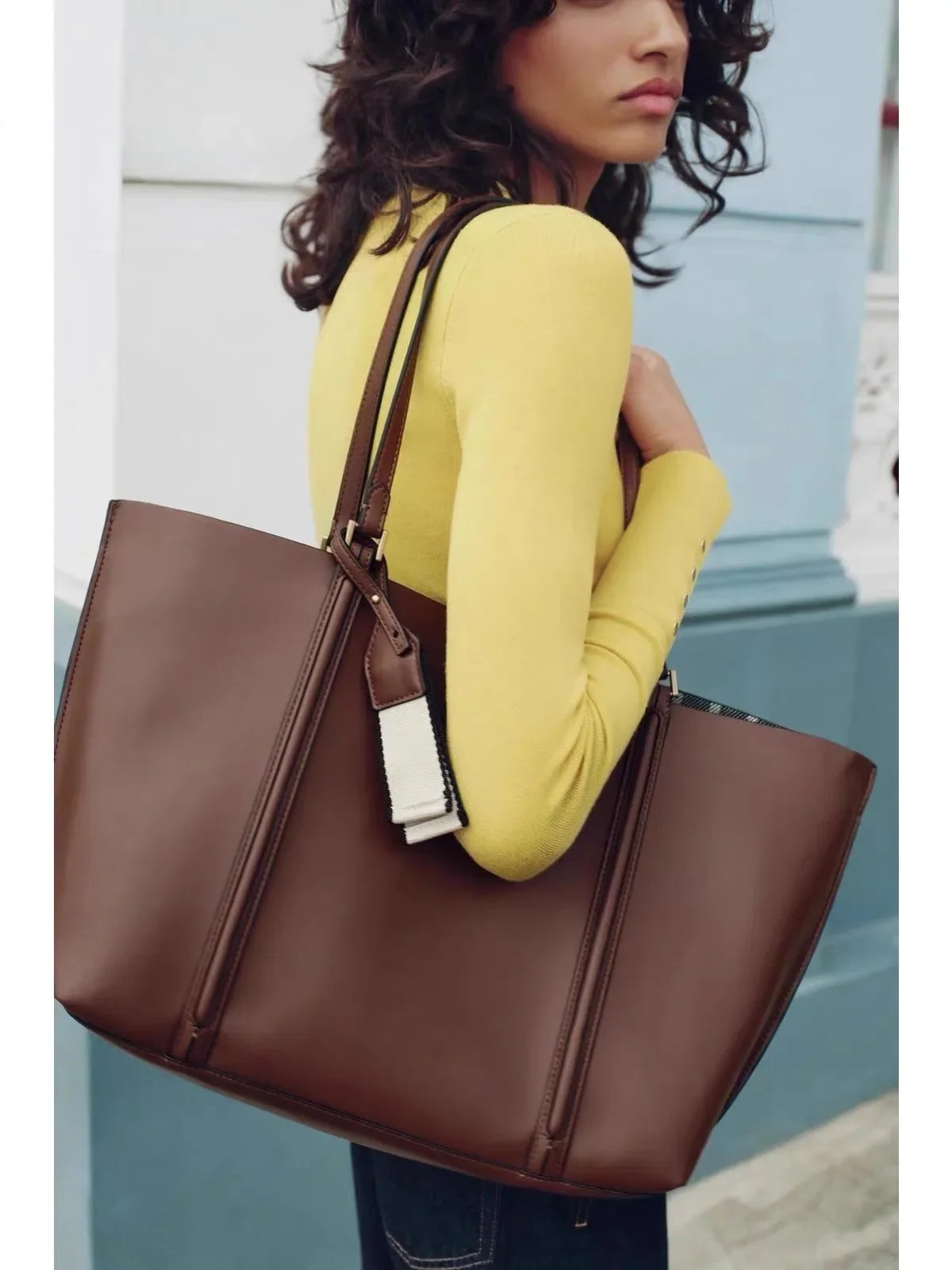 תיק כתף גדול בעיצוב קלאסי – תמונה 2